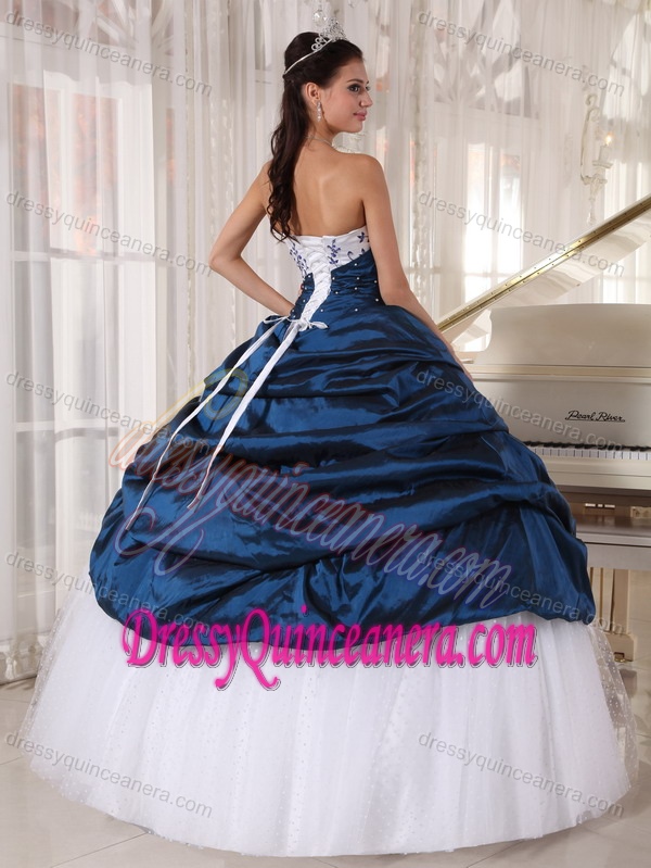 Beautiful Strapless Embroidery Beaded Quinceanera Gown in Taffeta and Tulle