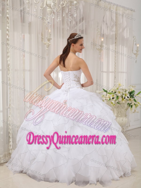 Lovely Sweetheart Organza White Quinces Dresses with Appliques