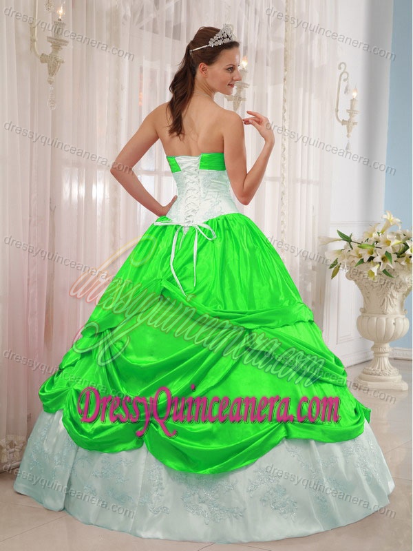 Ruched Sweetheart Spring Green and White Taffeta Quinceanera Dresses with Pick-ups
