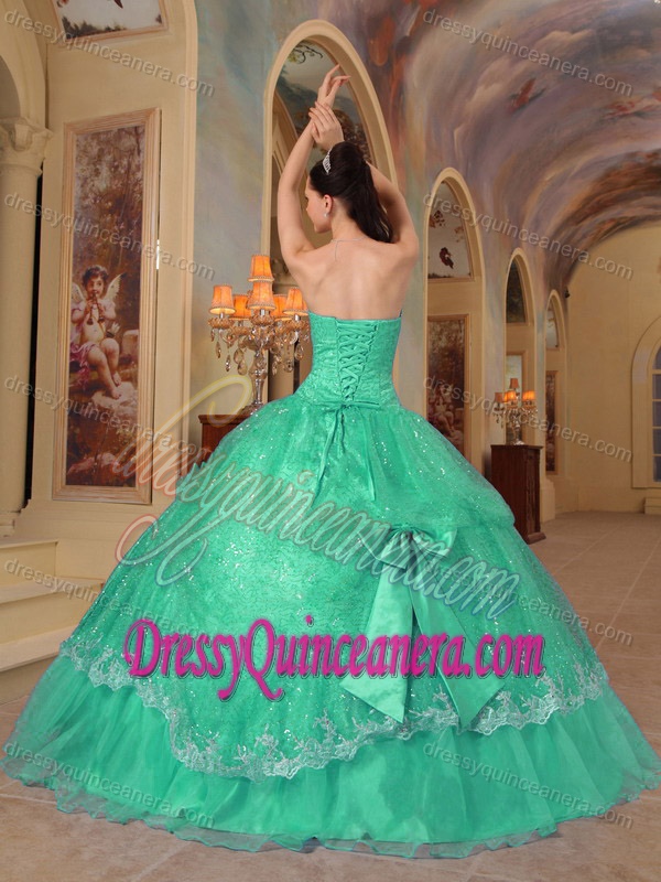 Strapless Spring Green Ball Gown Tulle Quinceanera Dresses with Beading and Bows