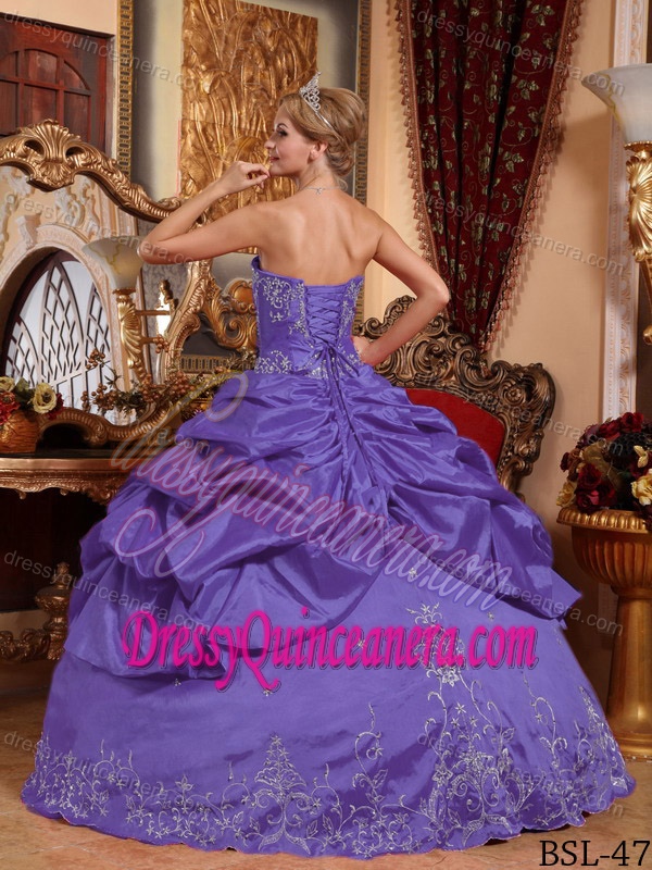 Purple Embroidered Taffeta 2013 Fabulous Quince Dresses with Beading
