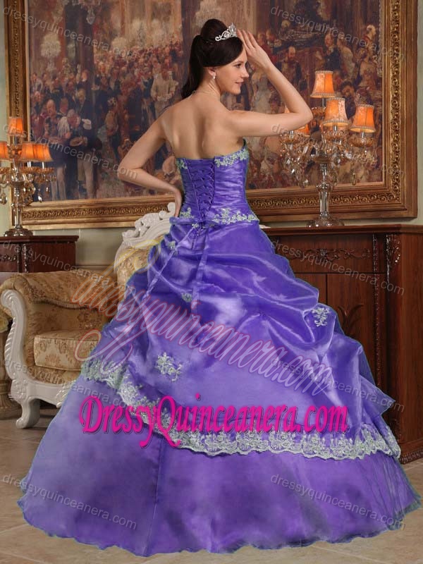 Elegant Sweetheart Organza Purple formal Dress for Quince with Appliques