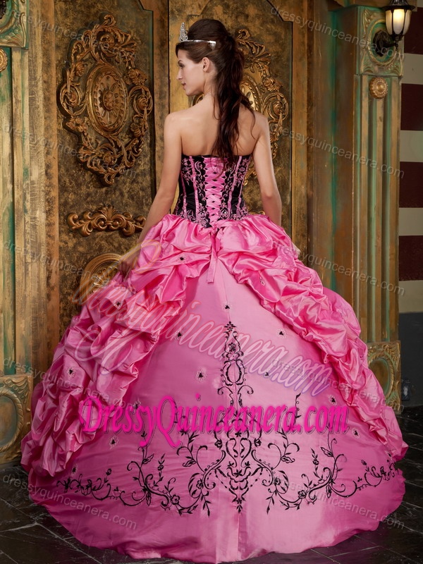 Fitted Rose Pink Strapless Taffeta Quinceanera Dresses with Embroidery