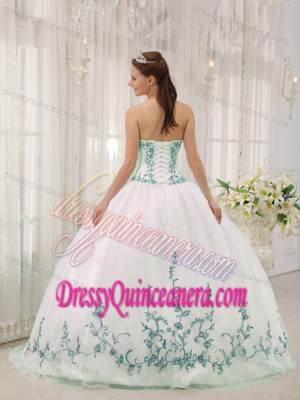 White Sweetheart Floor-length Organza Embroidery Quinceanera Gown Dress