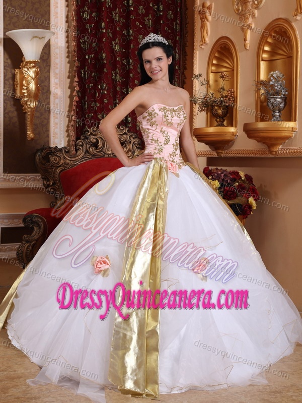 White Ball Gown Strapless Organza Sweet 15 Dresses with Beading Appliques