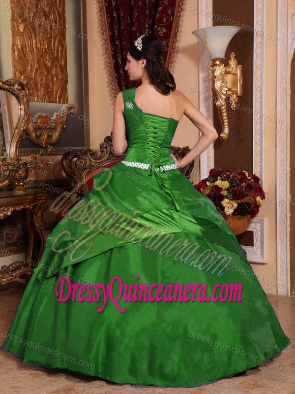 One Shoulder Ruching Dresses for Quinceanera with Beaded Sash in Green Color