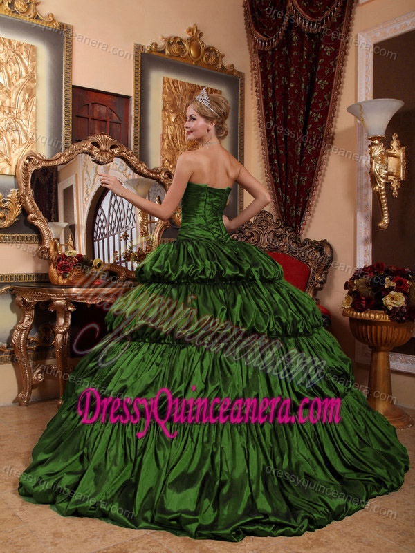 Dark Green Appliqued Dresses for Quince with Heart Shaped Neckline in Taffeta