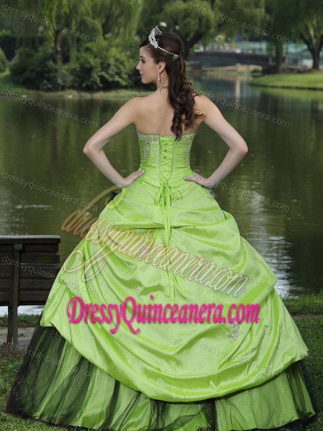Beaded Spring Green Dress for Quinceanera with Appliques in Taffeta and Tulle