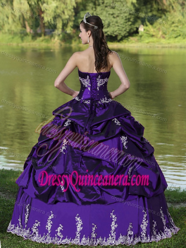 Graceful Purple Quinceanera Gown with White Appliques and Pick-ups in Taffeta