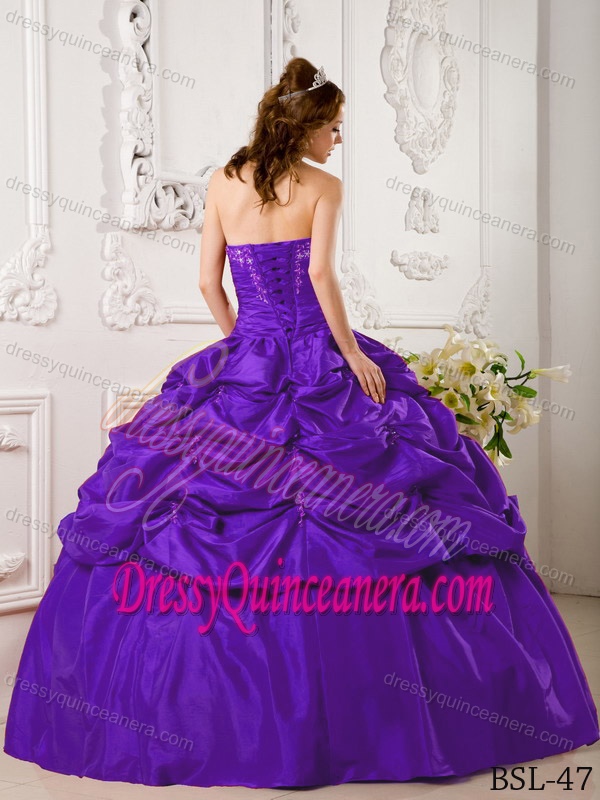 Purple Sweetheart Taffeta Quinceanera Dresses with Appliques and Pick-ups