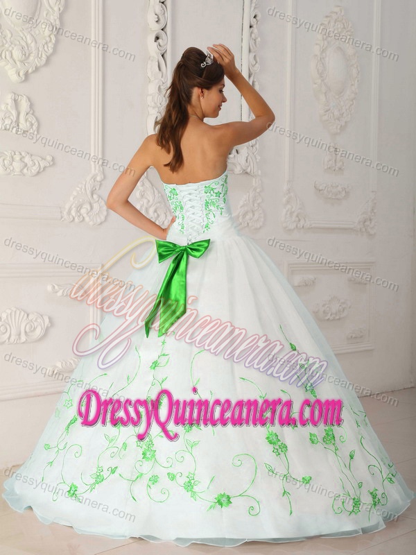Discount White Ball Gown Strapless Quinceanera Gown Dresses