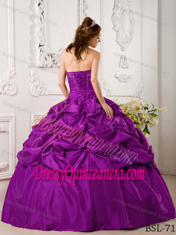 Fuchsia Sweet Sixteen Dresses with Appliques and Sweetheart in Taffeta