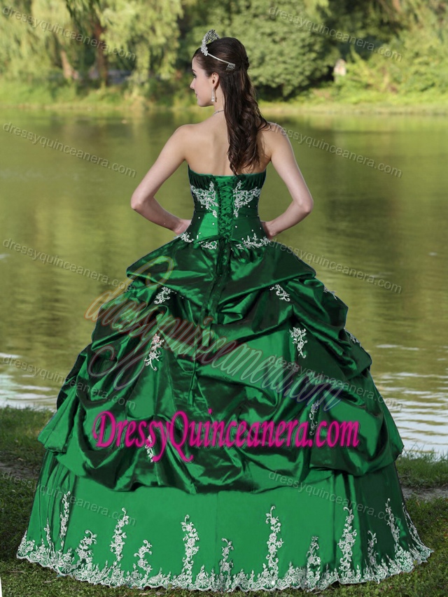 2014 Green Quinceanera Dress with Embroidery Decorated on Wholesale Price