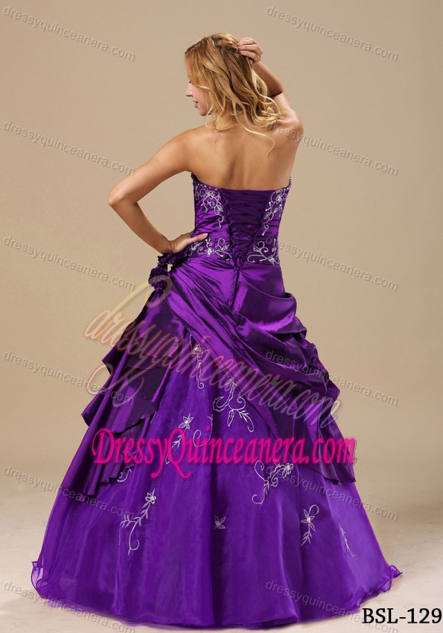 Discount Strapless Embroidery Purple Quinceanera Gown with Hand Made Flowers