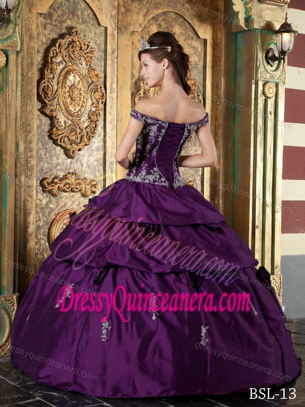 Off the Shoulder Eggplant Purple Taffeta Appliques Quinceanera Gown Dress
