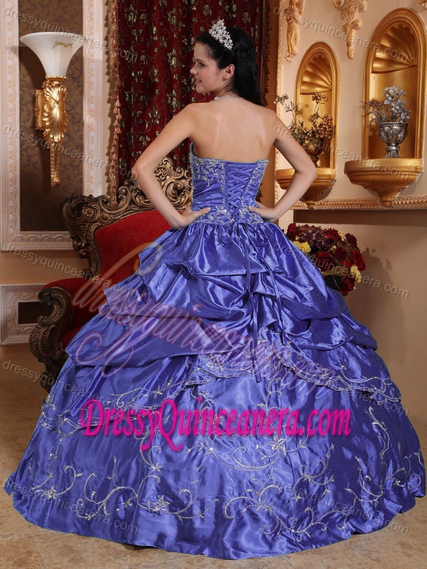 Strapless Taffeta Embroidery Quinceanera Dresses in Purple with Beading