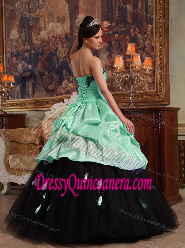 Apple Green and Black Sweetheart Quinceanera Dress with Appliques and Pick-ups