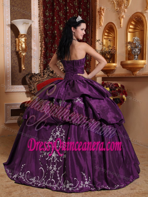 Eggplant Purple Sweetheart Embroidered Taffeta Quinceanera Dresses with Pick-ups