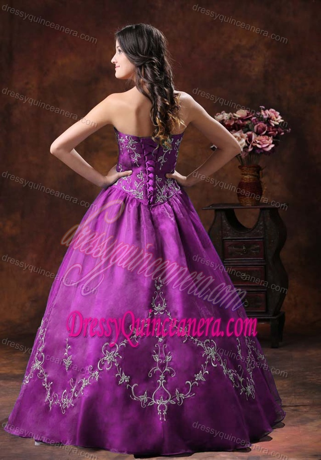 Halter Embroidery Decorate Purple Discount Dress for Quince in Organza