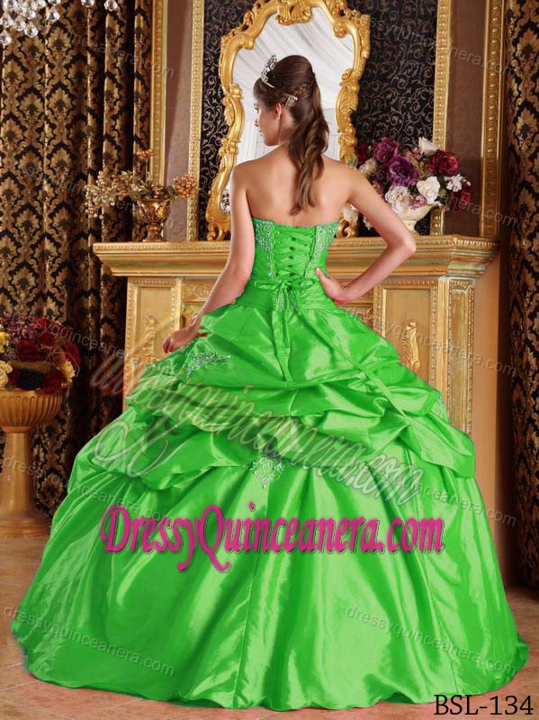 Taffeta Sweet 16 Quinceanera Dress with Appliques and Pick-ups in Spring Green