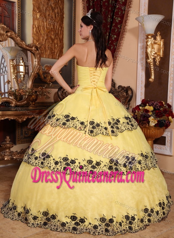 Ruching Sweet Sixteen Quinceanera Dresses with Layers and Appliques in Yellow