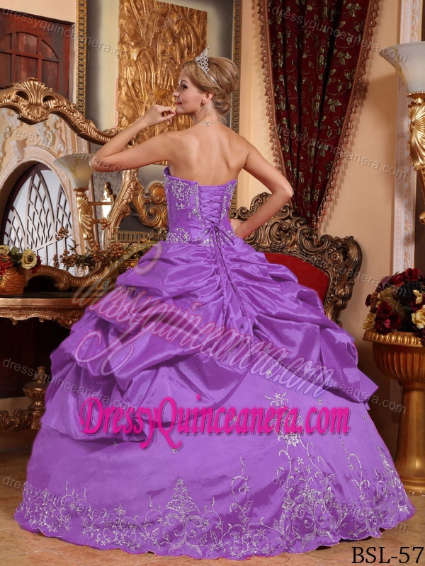 Lavender Sweetheart Taffeta Quinceanera Gown Dress with Pick-ups and Appliques