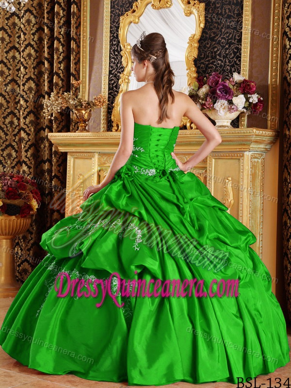 Spring Green Strapless Taffeta Dresses for Quinceanera with Pick-ups and Appliques