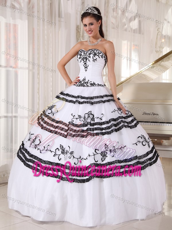 White and Black Sweetheart Tulle Embroidery Discount Dress for Quinceanera