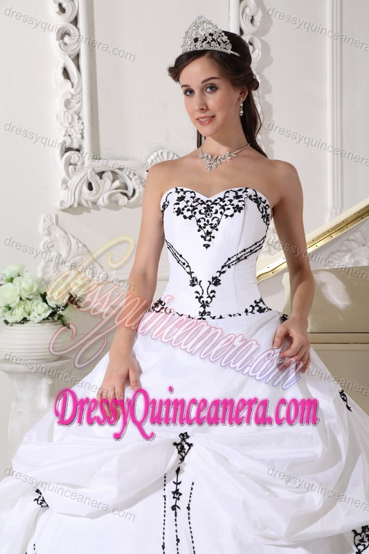 White Sweetheart Low Price Quinceanera Dress Decorated Black Embroidery