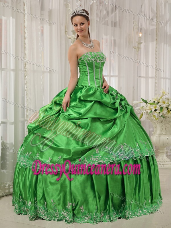 Spring Green Beading and Applique Quinceanera Dress with Boning Details