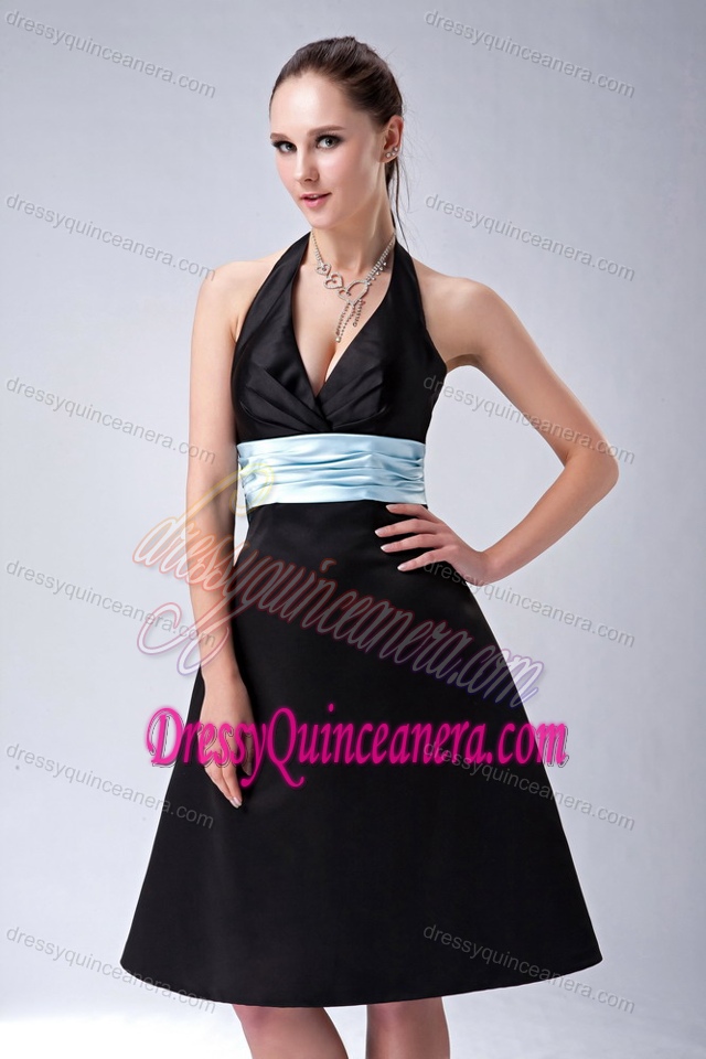 Black A-line Halter Top Zipper-up Popular Quince Dama Dresses with Belt