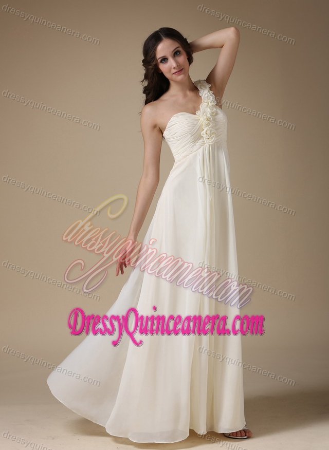 2014 White One Shoulder Chiffon Dama Dress with Hand Made Flowers