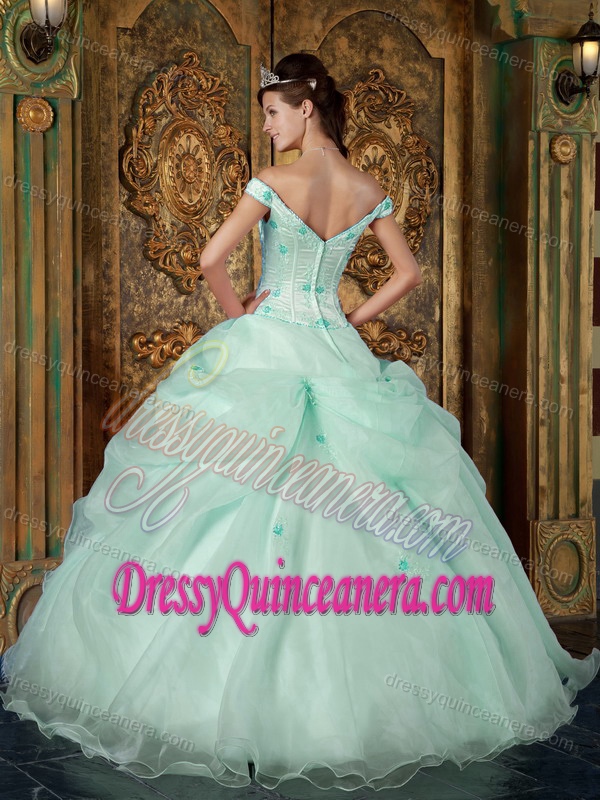 Off the Shoulder Apple Green Appliques Quinceanera Gown Dresses