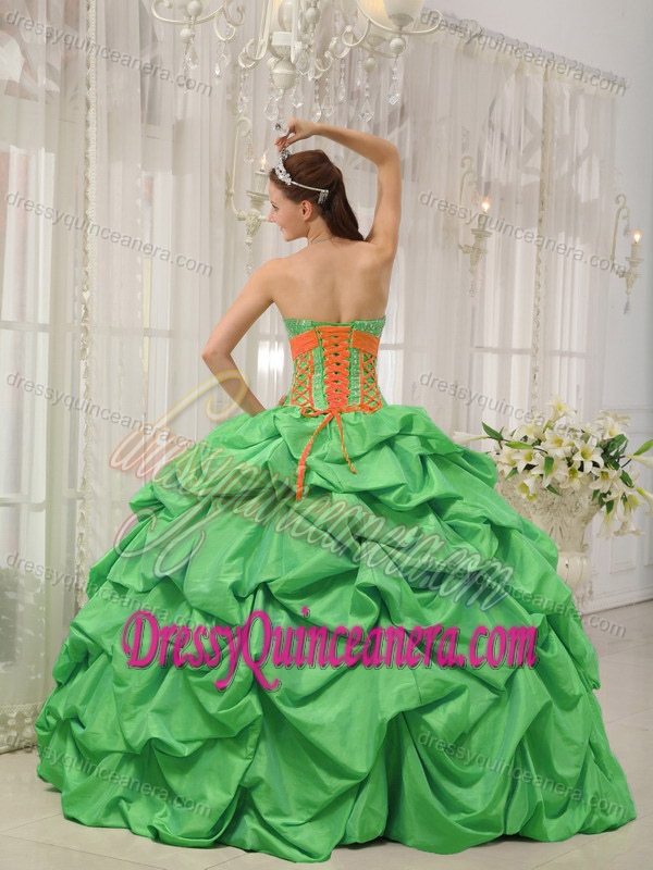 Green Sweetheart Ball Gown Taffeta Quinceanera Dresses with Pick-ups and Beading