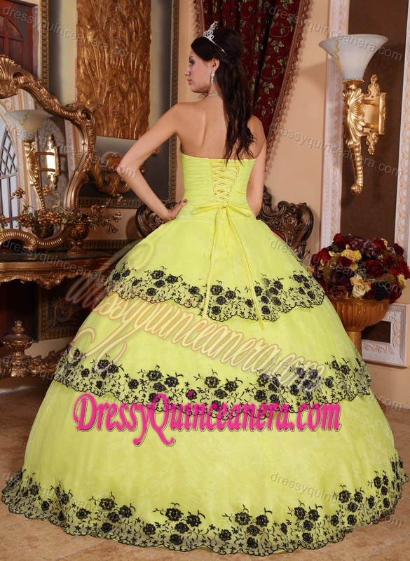 Yellow Strapless Floor-length Quinceanera Dresses with Layers and Black Appliques