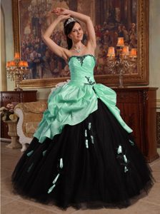 Apple Green and Black Sweetheart Quinceanera Dress with Appliques and Pick-ups