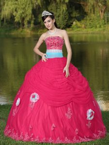 Exquisite Tulle Strapless Coral Red Lace-up Quince Dresses with Beading