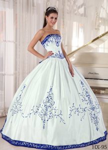 Discount Strapless Embroidered White and Blue Satin Dresses for Quince