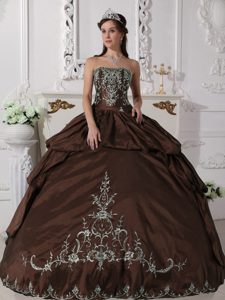 Brown Strapless Quinceanera Gown Dresses with Embroidery on Hot Sale