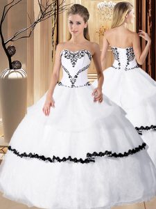 Best Selling White Ball Gowns Organza Sweetheart Sleeveless Beading and Embroidery Floor Length Lace Up 15th Birthday Dress