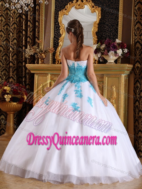 White and Blue Sweetheart Organza Beaded Quinceanera Dress with Appliques