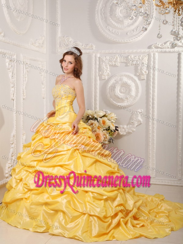 Yellow Court Train Dresses for Quince with Appliques and Beading in Taffeta