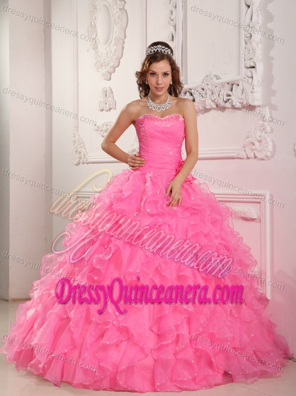 Romantic Sweetheart Organza Quinceanera Gowns with Beading in Rose Pink