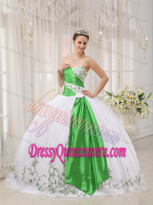 Sweetheart Organza Quinceanera Dress on Promotion with Embroidery