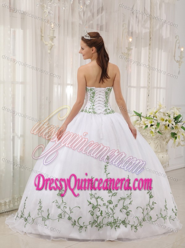 Sweetheart Organza Quinceanera Dress on Promotion with Embroidery