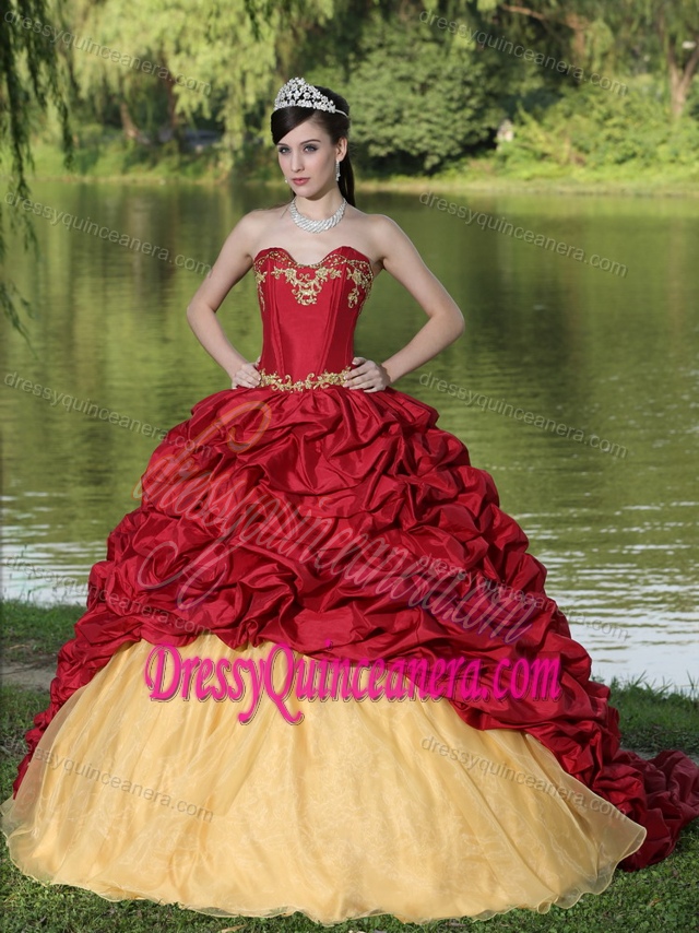 Wine Red Beaded Brush Train Exquisite Quince Dresses with Appliques