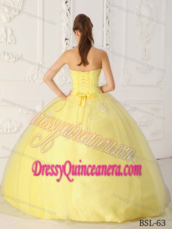 Light Yellow Sweetheart Taffeta and Organza Appliqued Quinceanera Dress