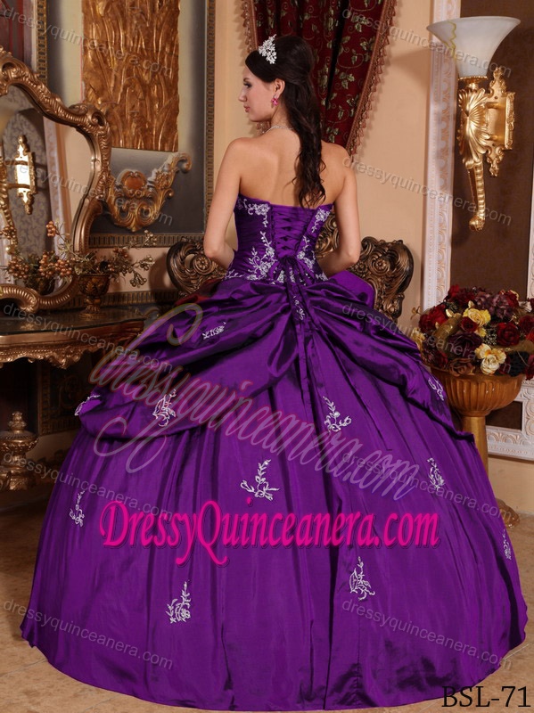 Pretty Eggplant Purple Sweetheart Taffeta Quinceanera Dress with Appliques