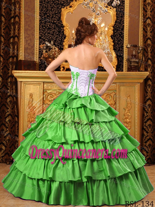 Green Sweetheart Taffeta Quinceanera Dresses with Ruffles and Embroidery