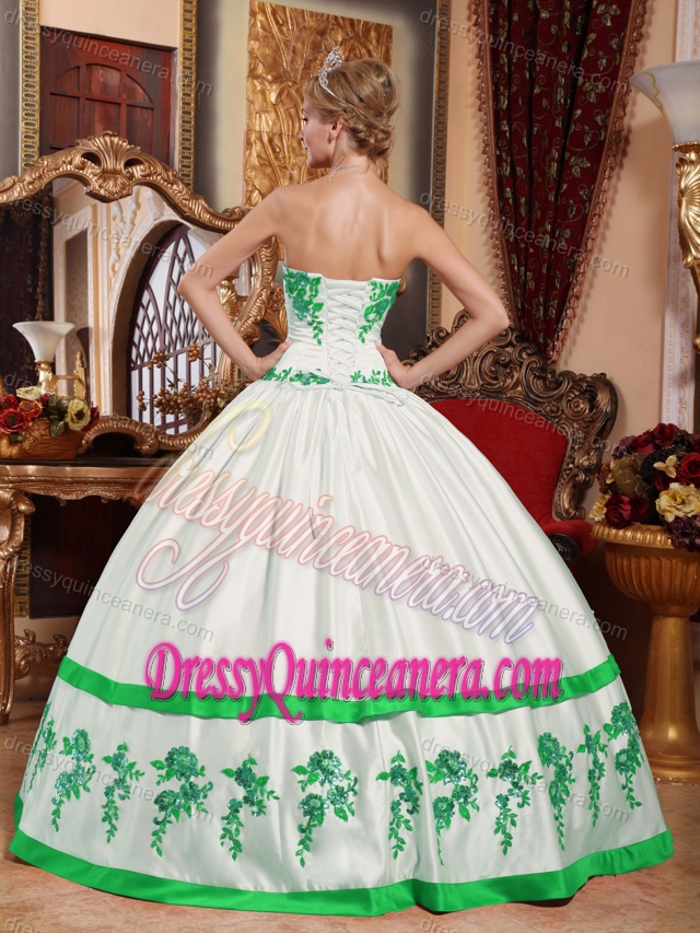White Sweetheart Ball Gown Taffeta Quinceanera Dress with Green Appliques for Cheap